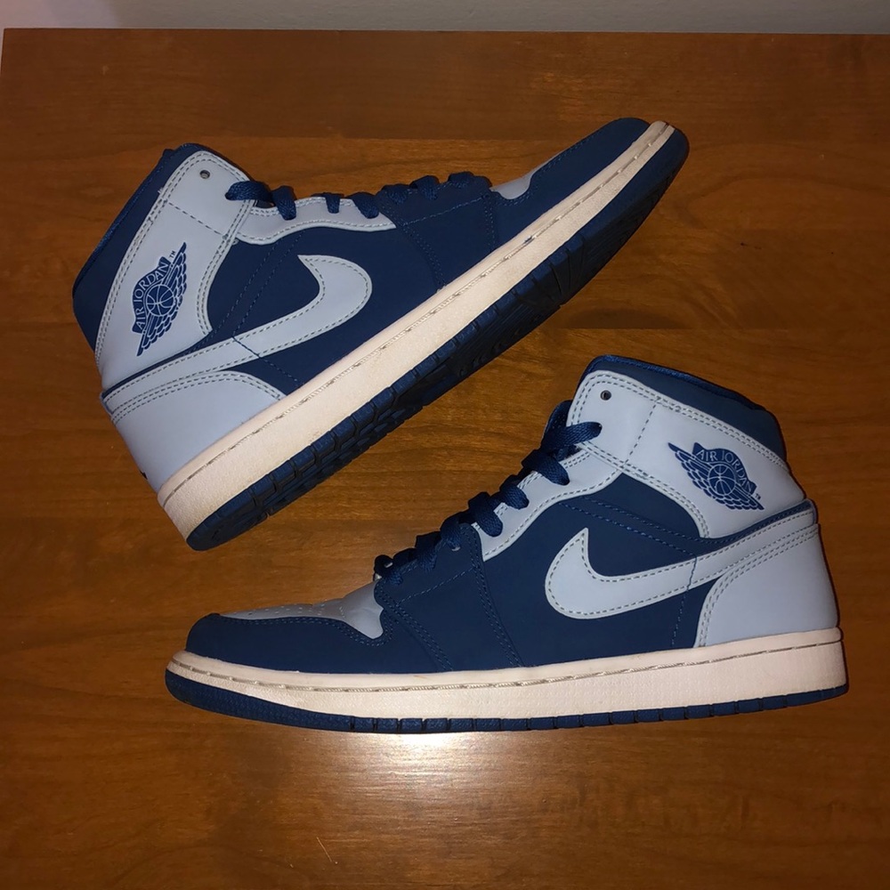 Mens Nike Air Jordan Retro 1